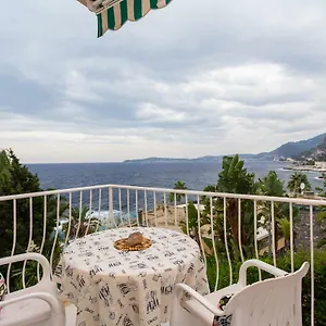 Appartement Pied Dans L'eau. Tres Charmant, Cap-d'Ail